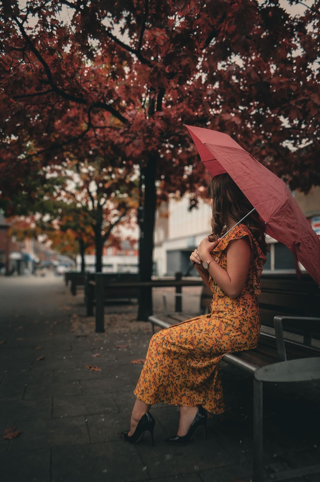 Portrait photography by Milena Fabczak — woman in autumn setting